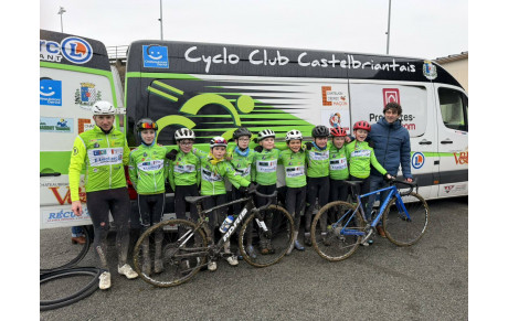 9 jeunes de l'école de vélo
